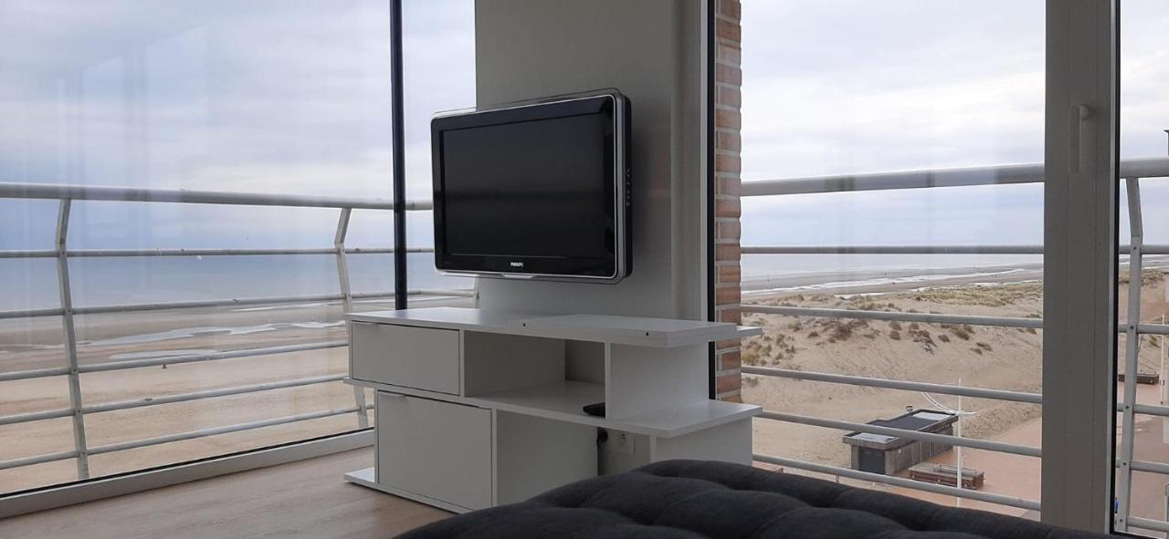Appartment With Frontal Sea View With 3 Bedrooms Koksijde Exteriör bild
