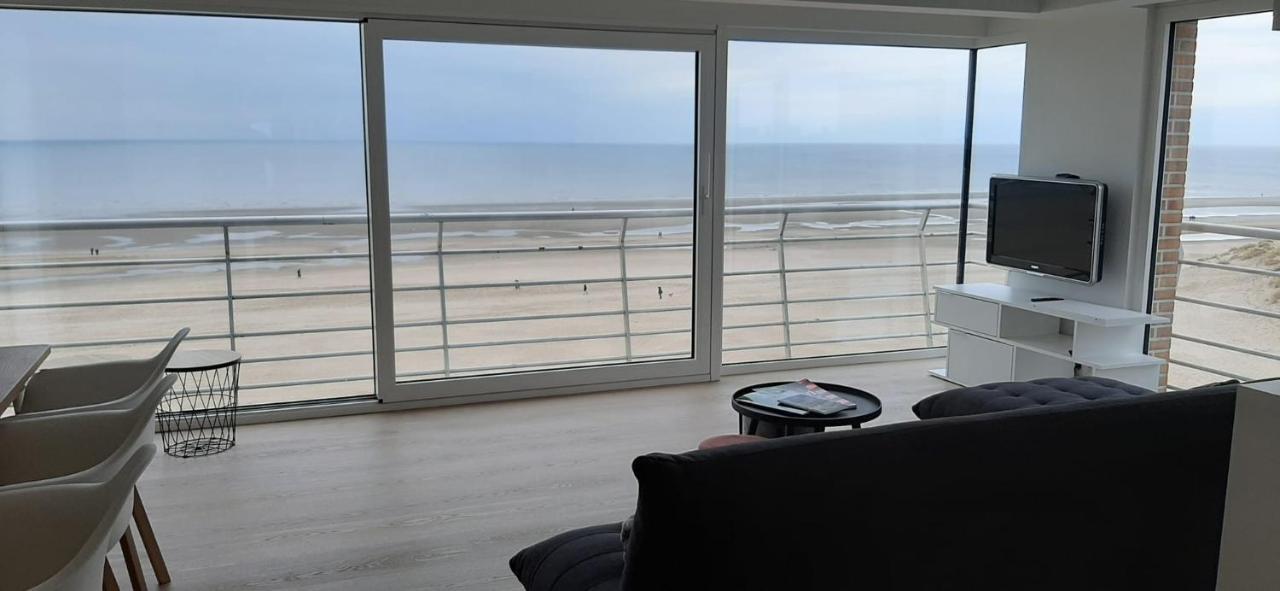 Appartment With Frontal Sea View With 3 Bedrooms Koksijde Exteriör bild