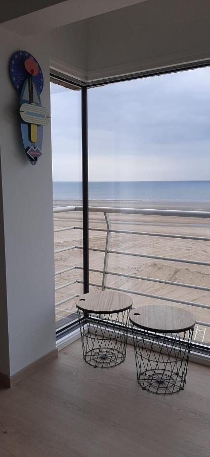 Appartment With Frontal Sea View With 3 Bedrooms Koksijde Exteriör bild
