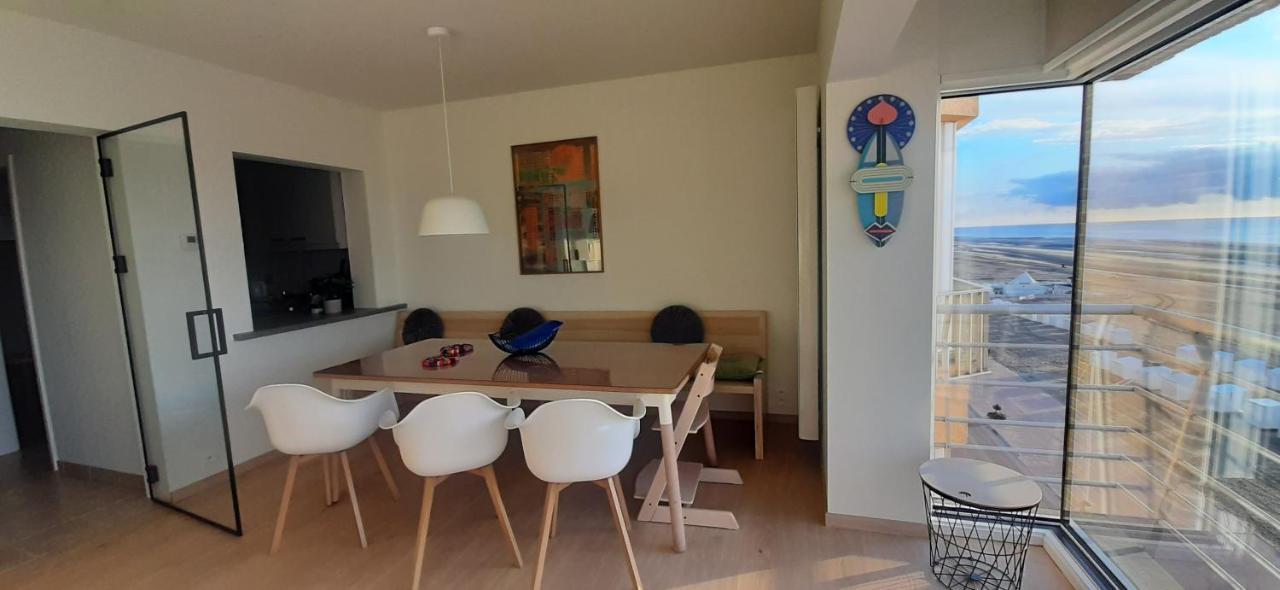 Appartment With Frontal Sea View With 3 Bedrooms Koksijde Exteriör bild