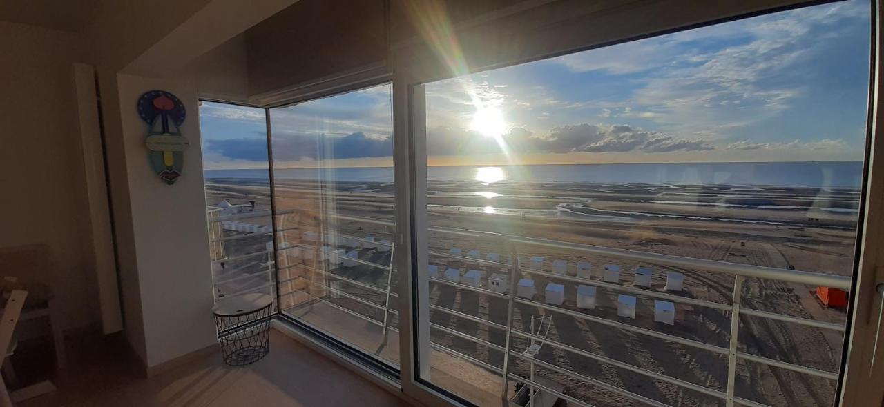 Appartment With Frontal Sea View With 3 Bedrooms Koksijde Exteriör bild